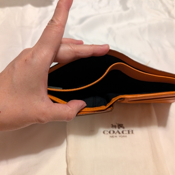 Coach Bleecker Leather Compact ID Wallet F74345 - Picture 4 of 6